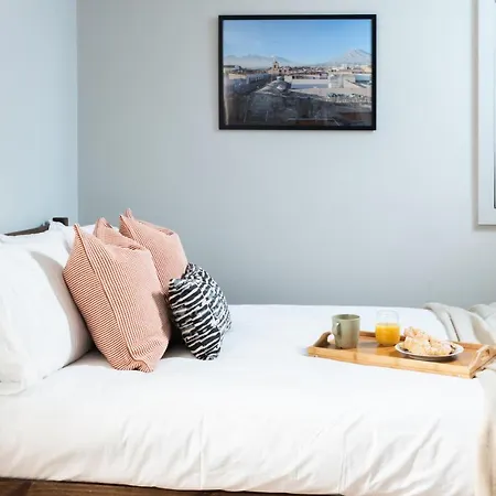 Comfortable Stylish 4 Bedroom Home. Casa de Férias *