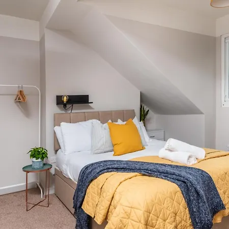 Comfortable Stylish 4 Bedroom Home.