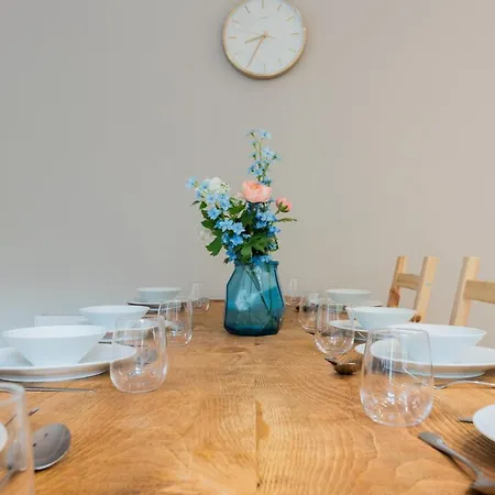 Comfortable Stylish 4 Bedroom Home. Leeds (West Yorkshire)