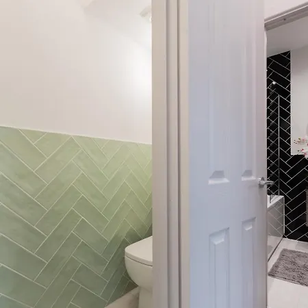 Comfortable Stylish 4 Bedroom Home. Casa de Férias