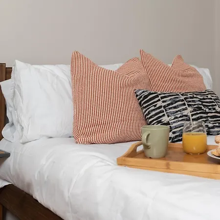 Comfortable Stylish 4 Bedroom Home. * Leeds (West Yorkshire)