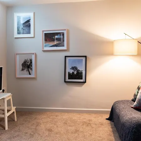 Dom wakacyjny Comfortable Stylish 4 Bedroom Home. Leeds (West Yorkshire)