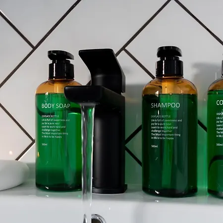 Comfortable Stylish 4 Bedroom Home. Ferienhaus *