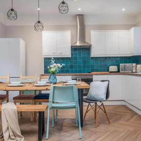 Comfortable Stylish 4 Bedroom Home. Dom wakacyjny Leeds (West Yorkshire)