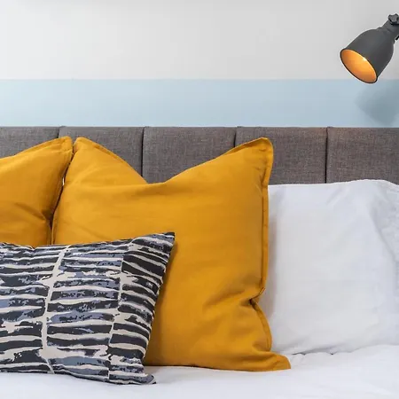 Comfortable Stylish 4 Bedroom Home. Ferienhaus *