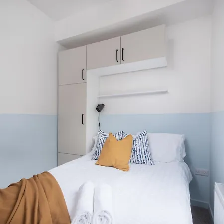 Comfortable Stylish 4 Bedroom Home. Holiday home *